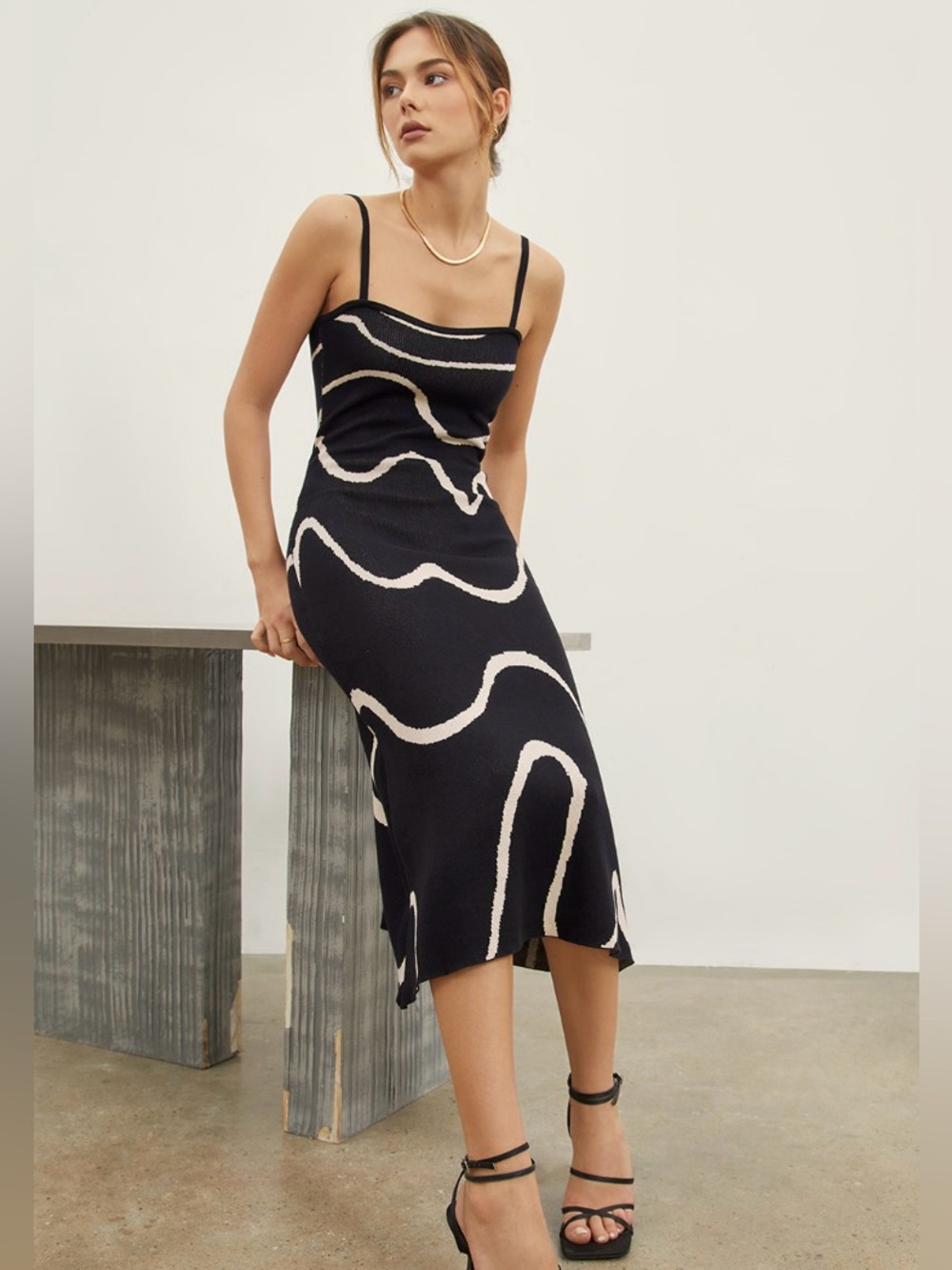 Wavy Print Knit Midi Dress - Picture 2 of 6